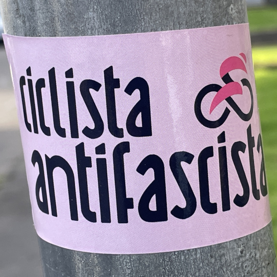 Pinker Aufkleber Ciclista Antifascista