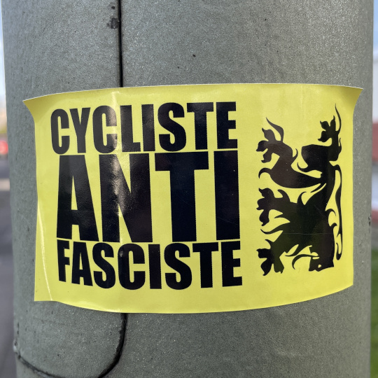 Gelber Aufkleber Cycliste Antifasciste